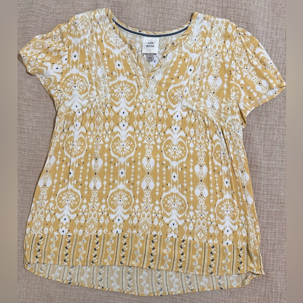 Cute yellow/gold Knox Rose flowy top size large